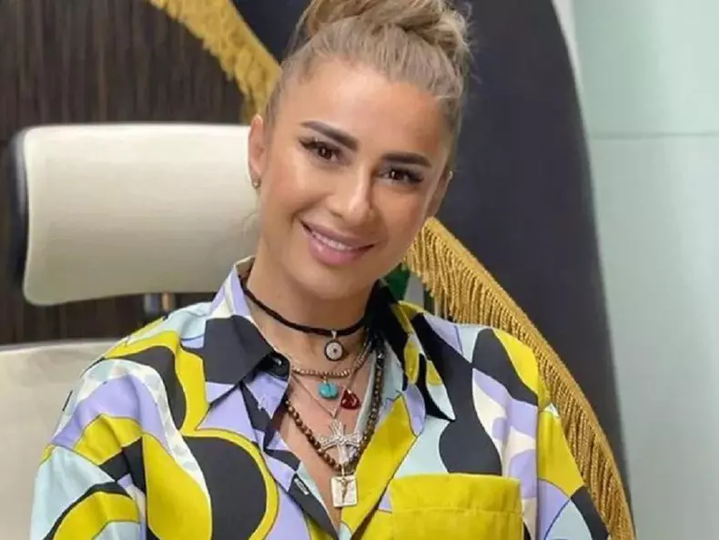 DOVADA-ca-Anamaria-Prodan-iubeste-din-nou-Imaginea-a-devenit-virala-in-timp-record