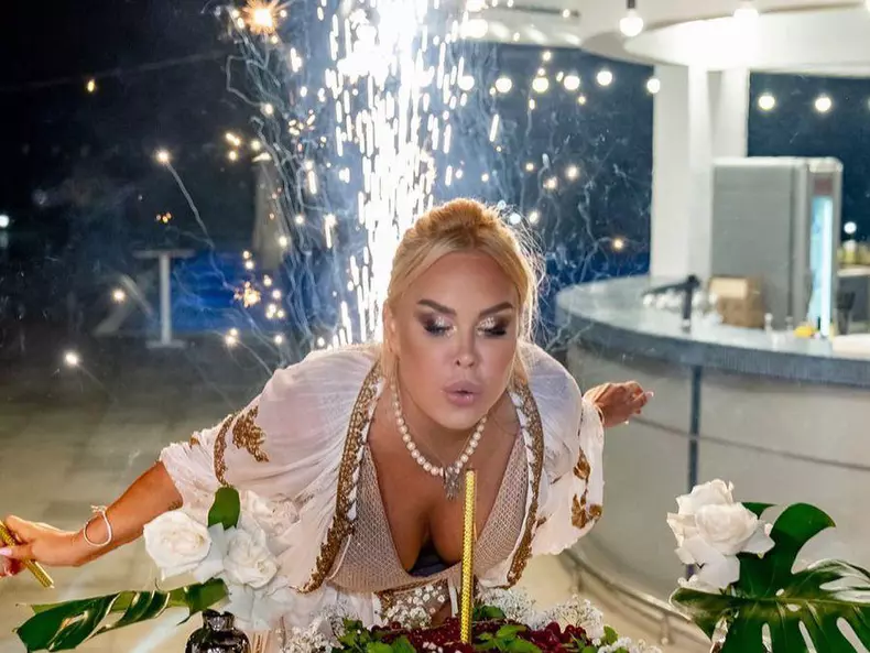 Vica-Blochina-a-pus-ochii-pe-unul-dintre-fostii-jucatori-ai-lui-Victor-Piturca.-„Are-cel-mai-frumos-corp-3