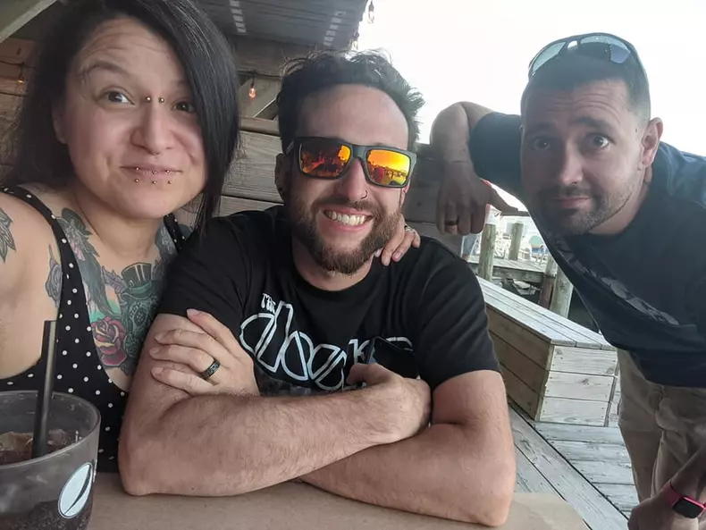 o-femeie-din-sua-s-a-casatorit-cu-doi-barbati-10