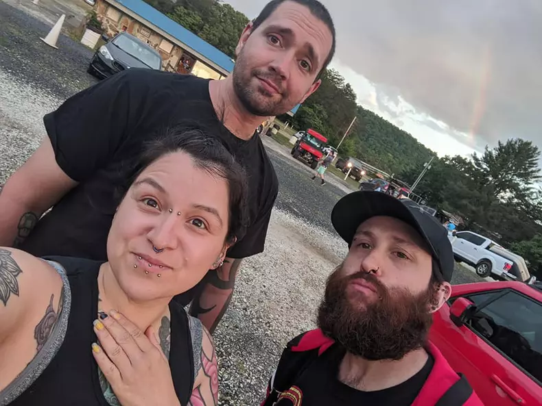 o-femeie-din-sua-s-a-casatorit-cu-doi-barbati-6