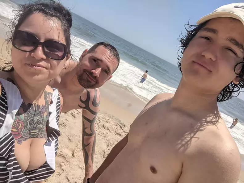 o-femeie-din-sua-s-a-casatorit-cu-doi-barbati-8