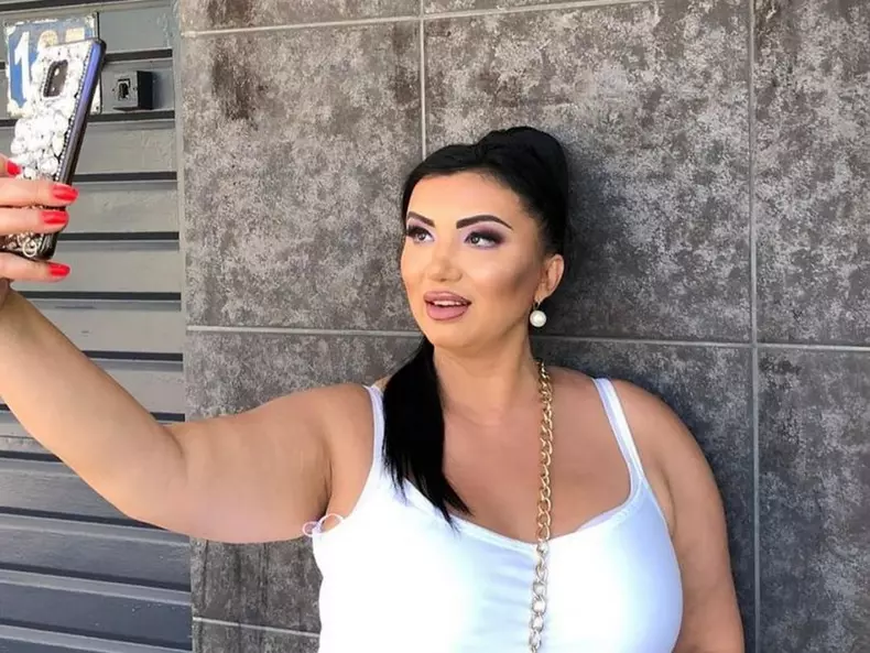 cum-a-aratat-adriana-bahmuteanu-in-costum-de-baie-1