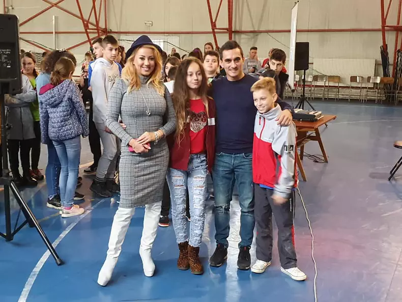 larisa-si-marian-dragulescu-alaturi-de-copiii-lor