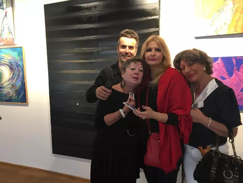 pandrea-cu-prietenii-ei