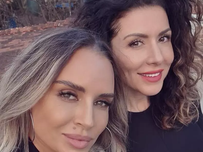 adina-halas-si-carmen-bruma