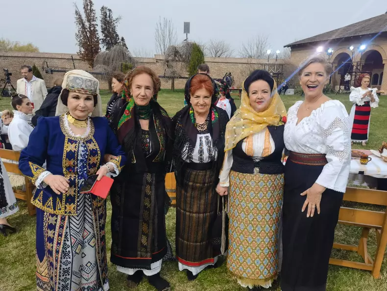 matilda-cu-colegele-ei-de-scena