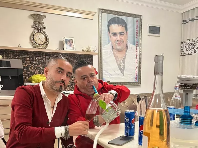 mayk simionescu fratele lui adi minine