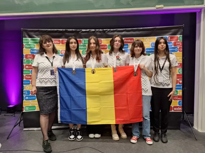 dana-lica-lot-olimpic-fete-olimpiada-informatica-romania-26-07-fb-1180x885-1