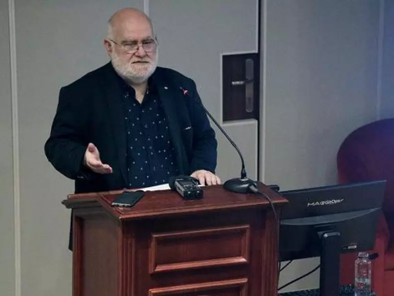 4f4d09e69b75f4d8c9049a698fc7130d