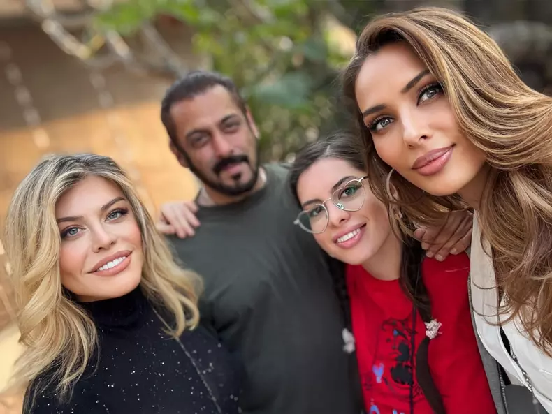 Loredana Groza alături de Salman Khan și Iulia Vântur în India4