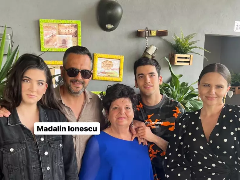 Madalin Ionescu si mama sa (5)