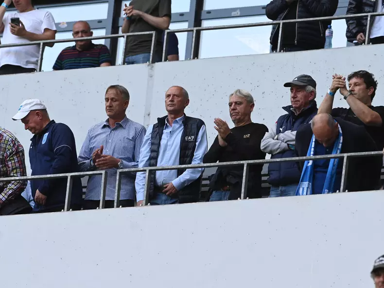 Fostele glorii craiovene Nicolae Ungureanu, Emil Sandoi, Florin Cioroianu, Sorin Cartu si Aurica Beldeanu in tribuna la