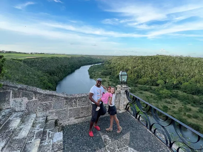 Cabral-a-ramas-singur-in-Republica-Dominicana-1