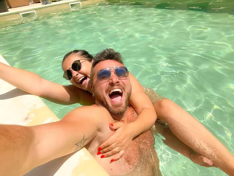 Gabriela Cristea Tavi Clonda piscină apă sărată