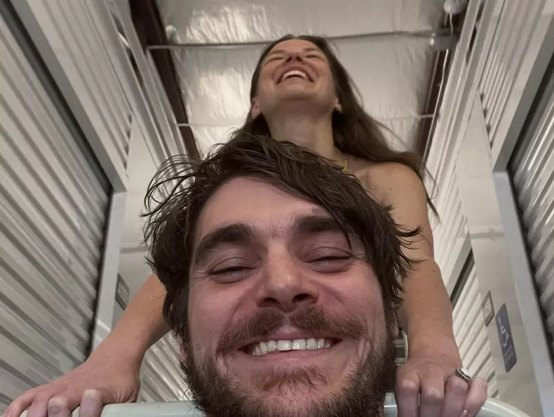 RJ Mitte și Kennedy Suarez, logodnica lui (2)