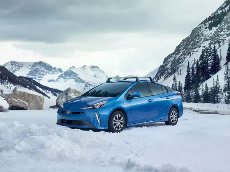 3d3dd408-2019-toyota-prius-1