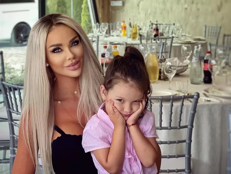 Bianca Drăgușanu și fiica ei
