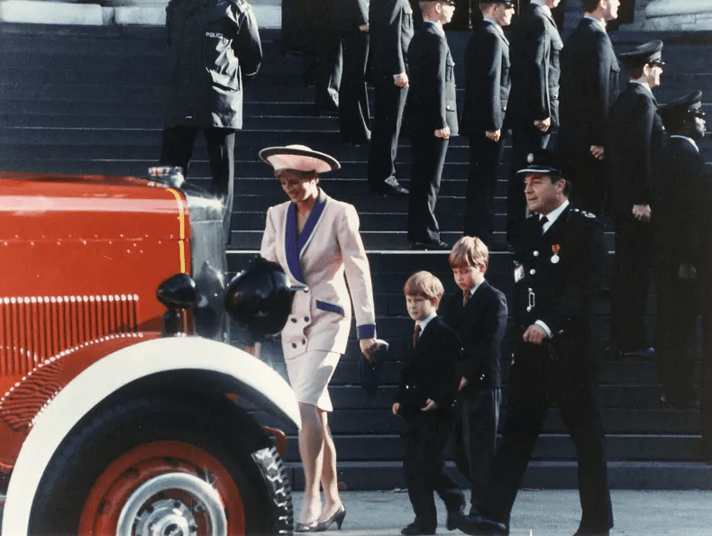 Prinţesa Diana şi copiii săi