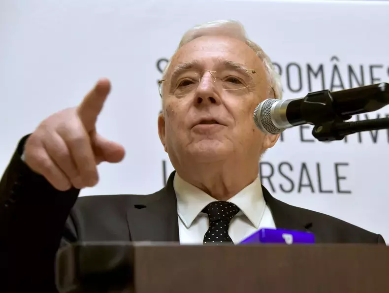 hepta_7652363-scaled