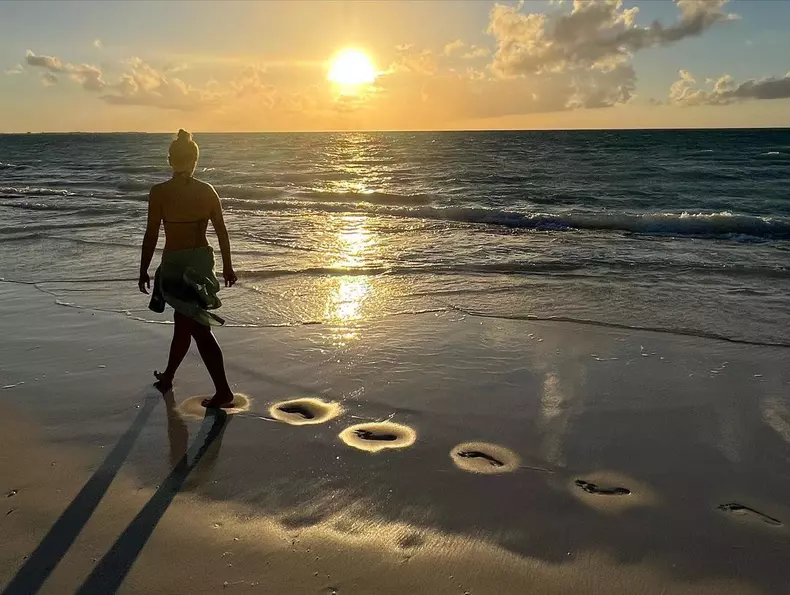 Cum-arata-Christie-Brinkley-in-costum-de-baie-la-67-de-ani-5