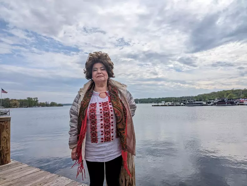 saveta bogdan pe marginea lacului