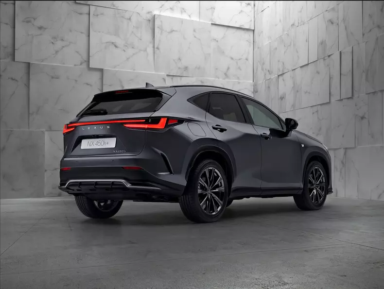 Lexus NX 350h si Lexus NX450h+ 29