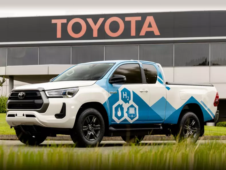 Toyota Hilux Fuel Cell proto_05