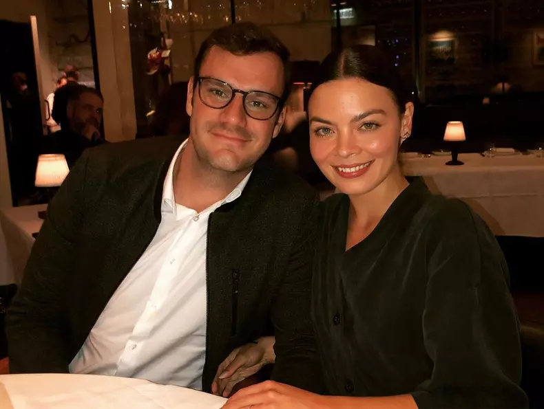 Cooper Hefner și Scarlett Byrne (2)