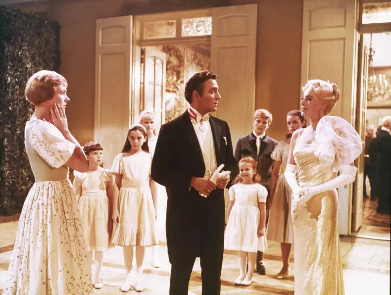 sound-of-music-1965-cast-filmstill-julie-andrews