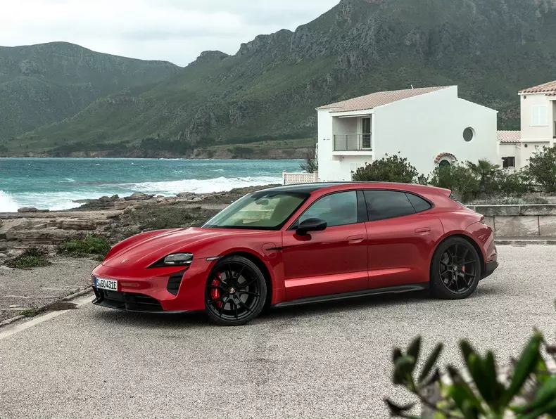 Porsche-Taycan_GTS_Sport_Turismo-2022-1600-12