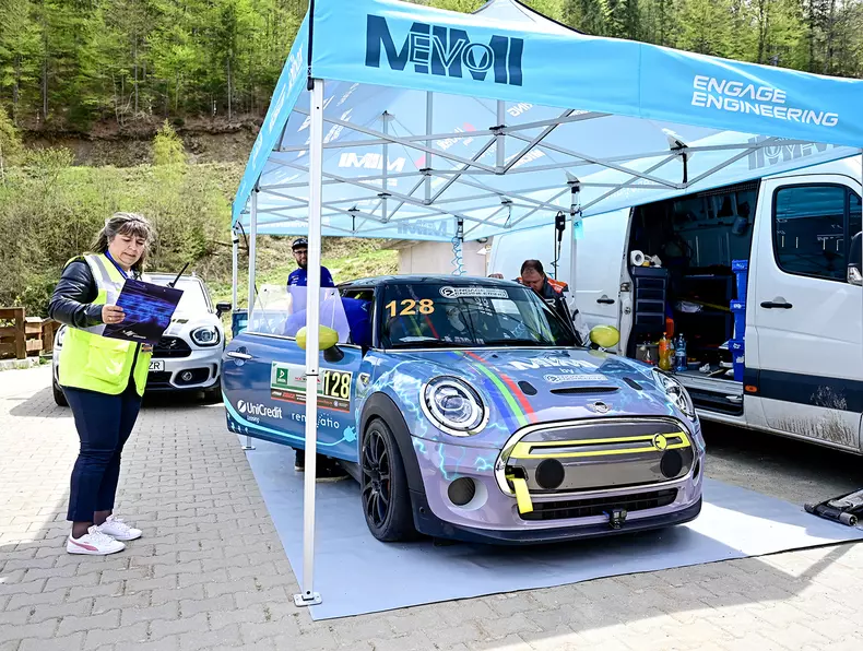 P90462200_highRes_racing-mimi-at-cheil