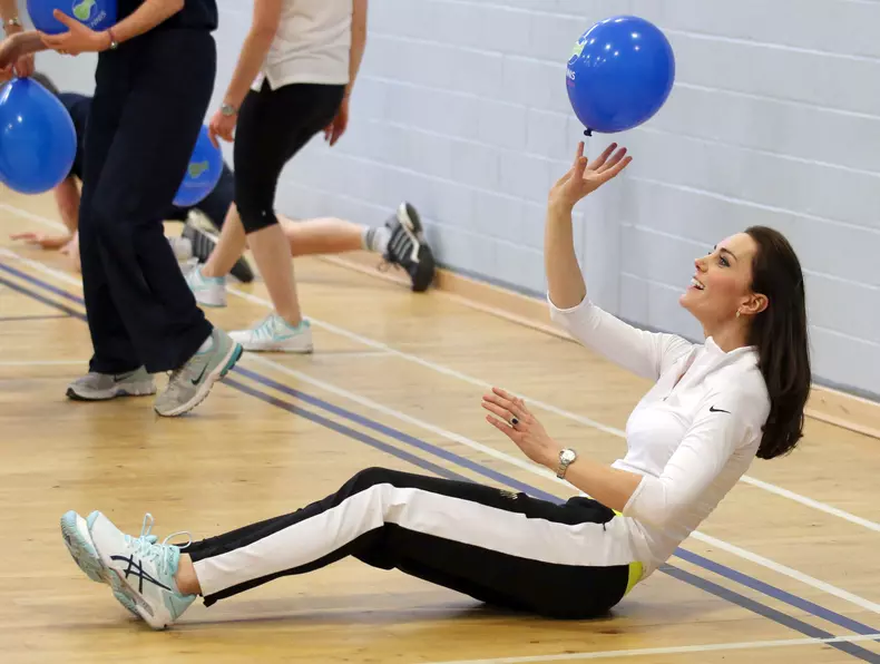 Exercițiul care o ajută pe Kate Middleton să aibă un abdomen plat și tonifiat (7)
