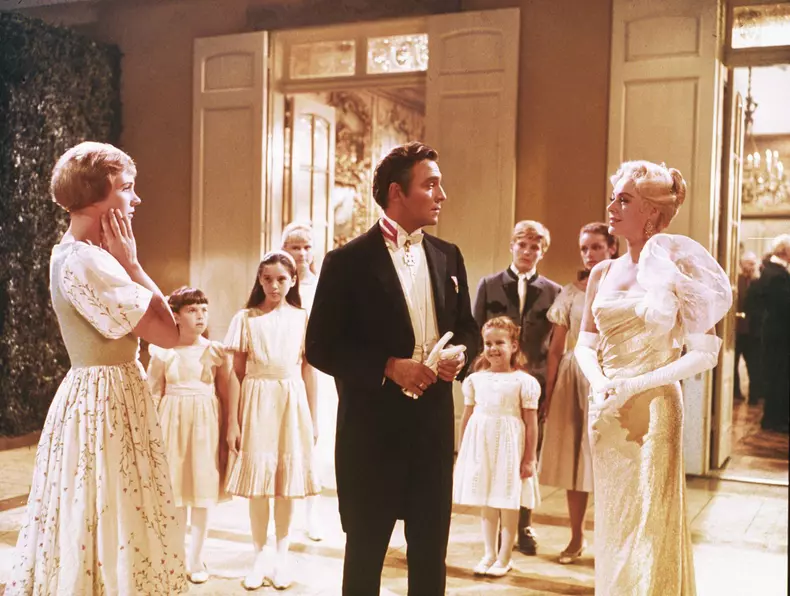 sound-of-music-1965-cast-filmstill-julie-andrews