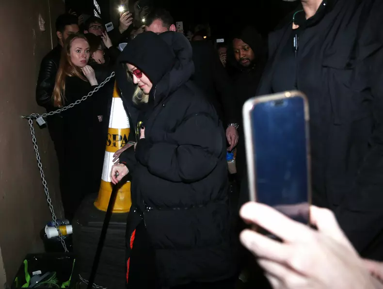 La chanteuse Madonna arrive au Grand Rex pour y donner un concert à Paris