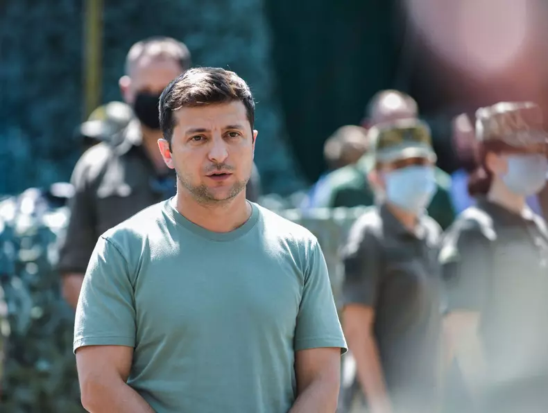 Ukraine's president visits eastern front