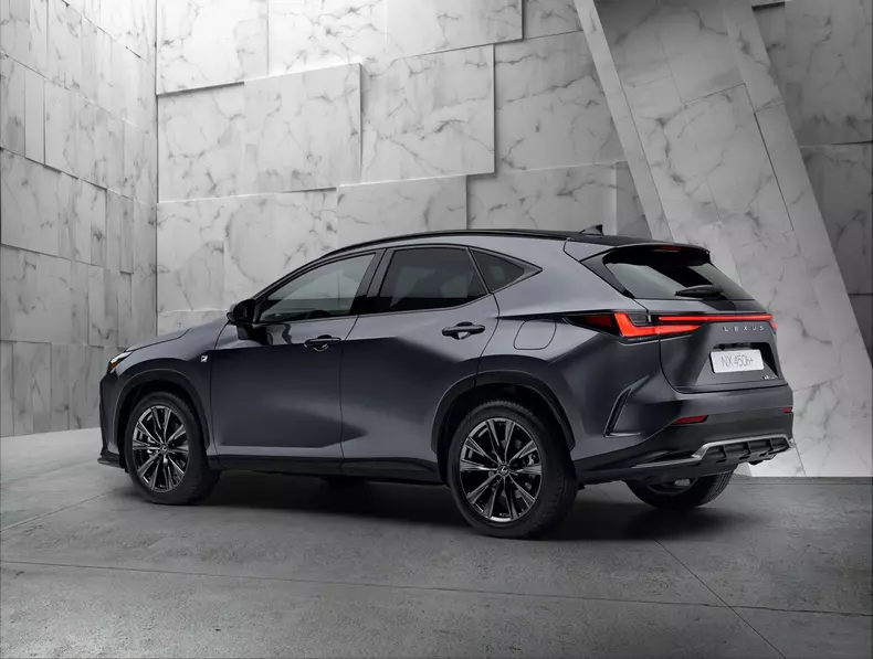 Lexus NX 350h si Lexus NX450h+ 14