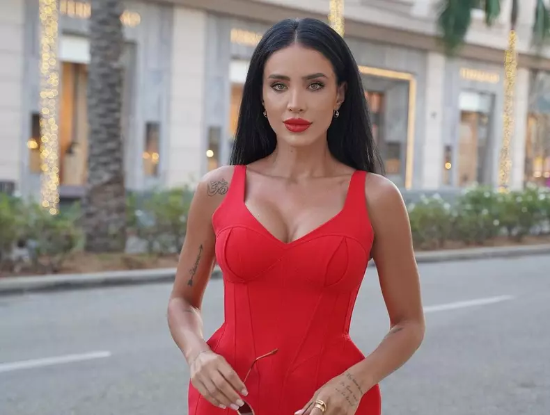 Adelina Pestrițu a renunțat la implanturile mamare - Primele imagini