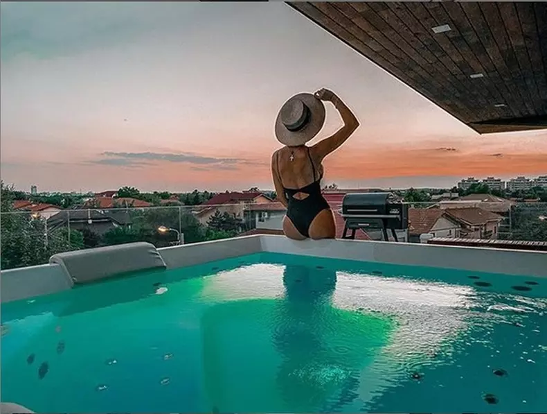 Adelina-Pestritu-costum-baie4