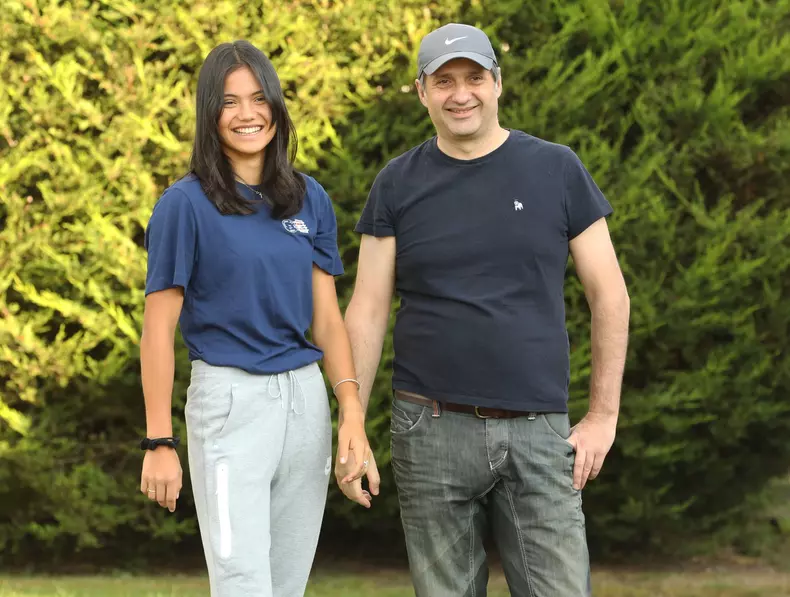 Emma Raducanu reunites with dad on return home to UK - 16 Sep 2021