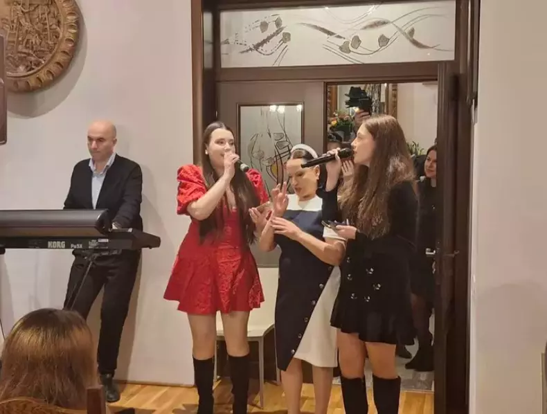 Maria Dragomiroiu nepoate (2)