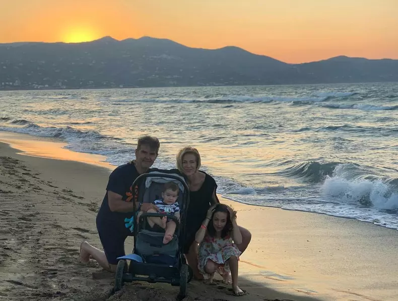 Roxana Ciuhulescu a fost în vacanță în Grecia cu soțul ei și cei doi copii
