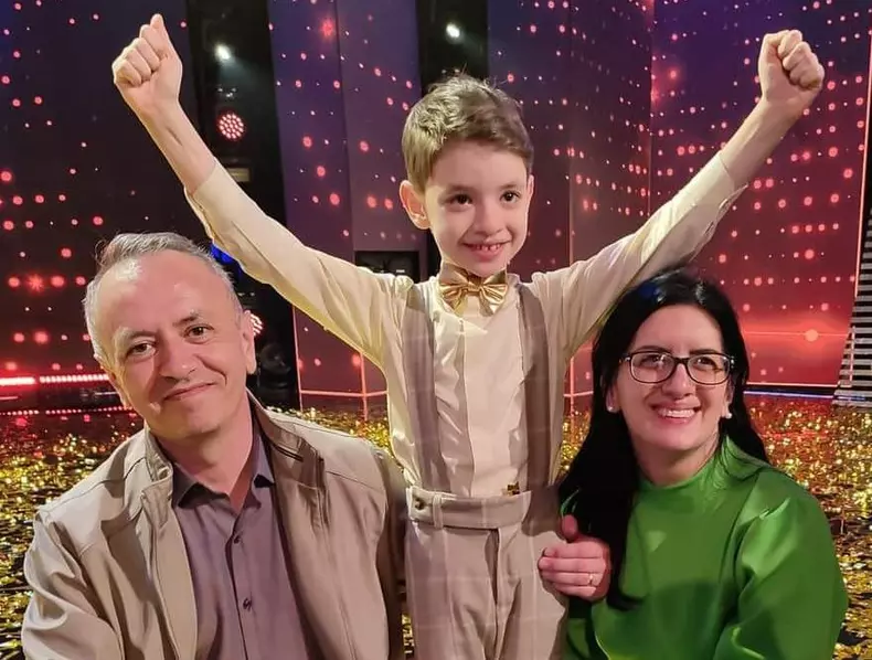 rares prisacariu si parintii sai
