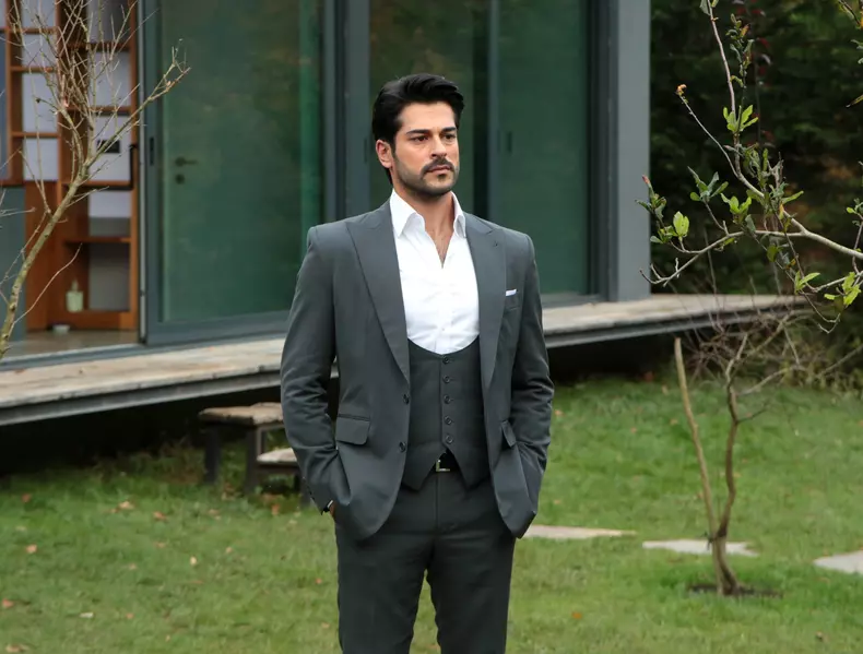 Burak Özçivit (1)