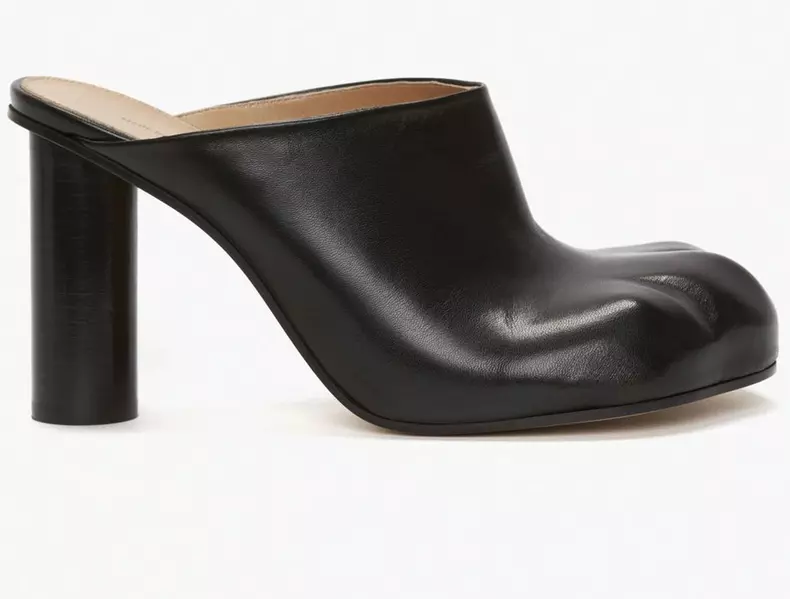 Papuci din piele, JW Anderson, 695 euro