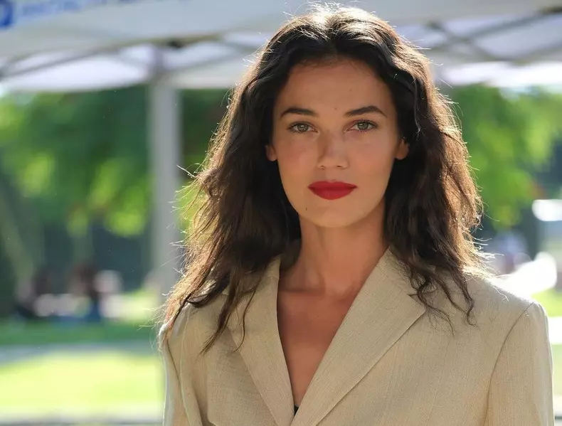 Cine e Pinar Deniz, Ceylin din serialul Secrete de familie de la Kanal D (1)