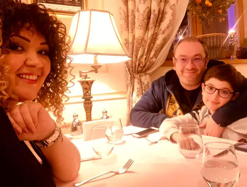 Minodora impreuna cu sotul si fiul ei