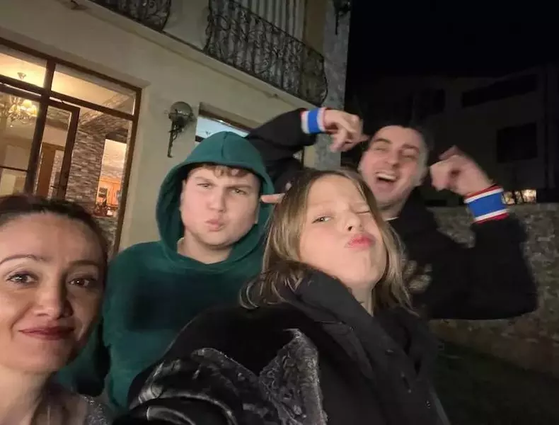 cum-se-intelege-nuti-cu-familia-prodan-11