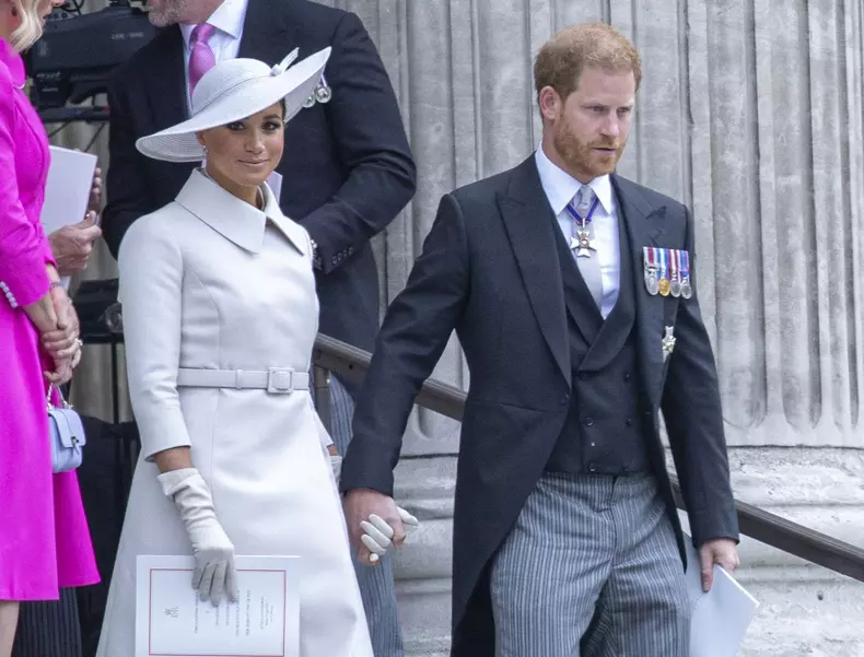 Meghan Markle şi Prinţul Harry se întorc în Marea Britanie