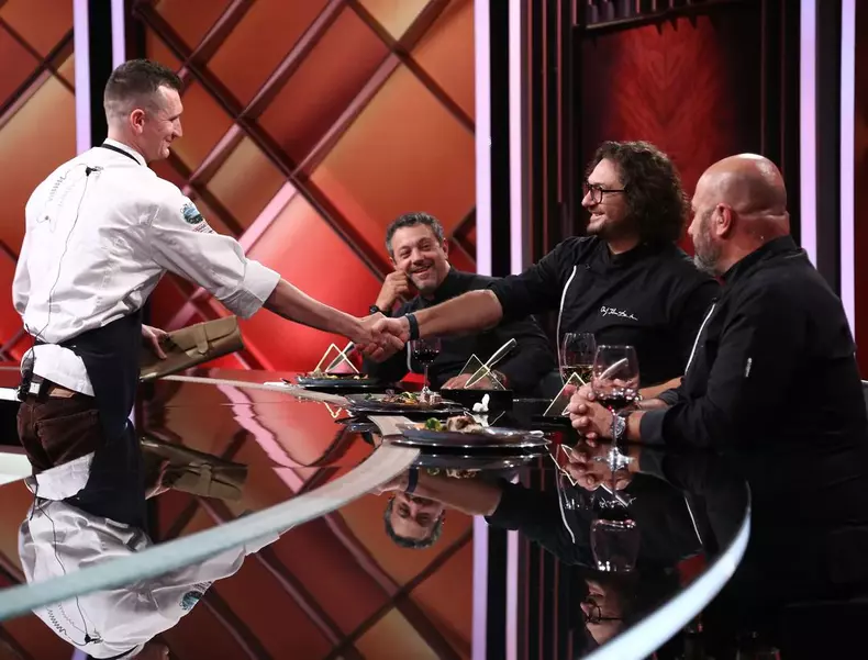 chefi-la-cutite-2023.-cine-este-laurentiu-neamtu-cutitul-de-aur-al-lui-florin-dumitrescu-1