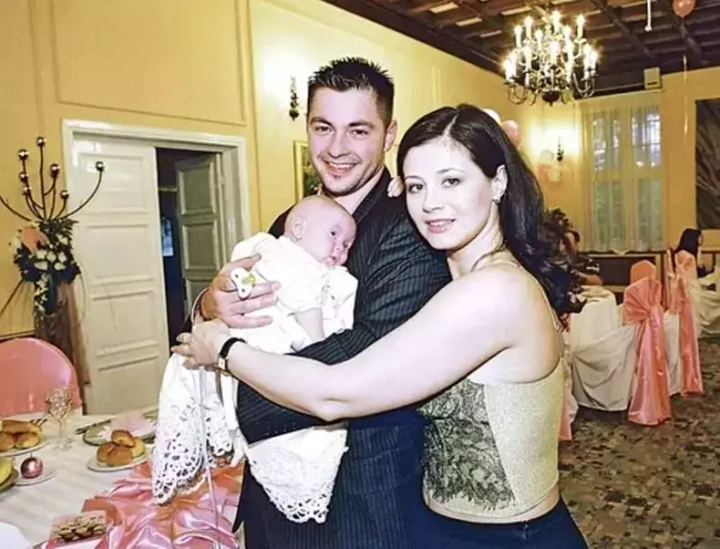 corina-danila-cu-norris-si-fiica-lor